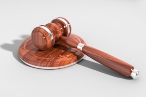Etyka i zawodowe standardy w kancelarii prawnej: Dlaczego warto wybrać prawnika zgodnego z etycznymi zasadami