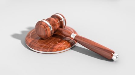 Etyka i zawodowe standardy w kancelarii prawnej: Dlaczego warto wybrać prawnika zgodnego z etycznymi zasadami