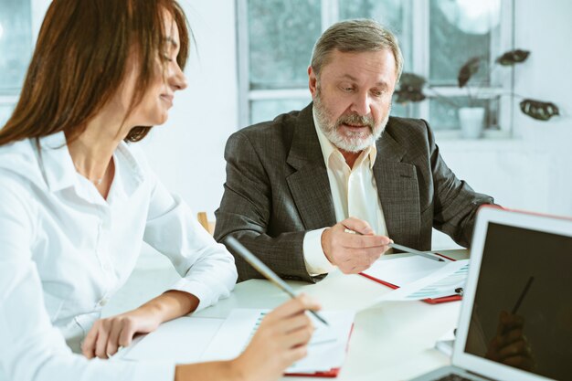 Jakie są prawne konsekwencje błędów przy podpisywaniu umów finansowych?