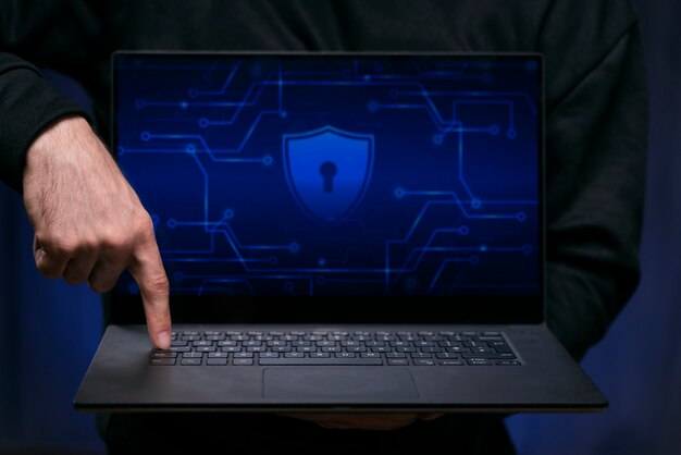 Jak skutecznie zabezpieczyć swoją stronę internetową przed najczęstszymi zagrożeniami?