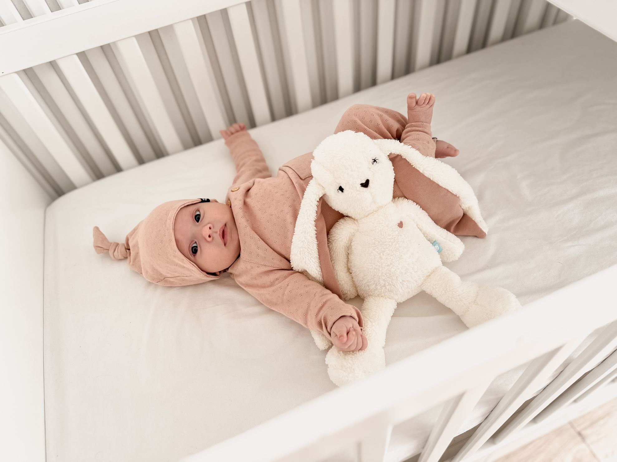 Jak biały szum wpływa na sen niemowląt i dlaczego warto go stosować?