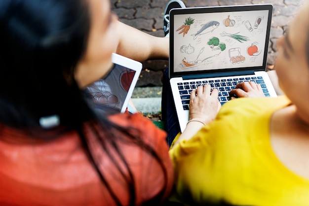 Jak interaktywne aplikacje internetowe zmieniają sposób, w jaki korzystamy z treści online